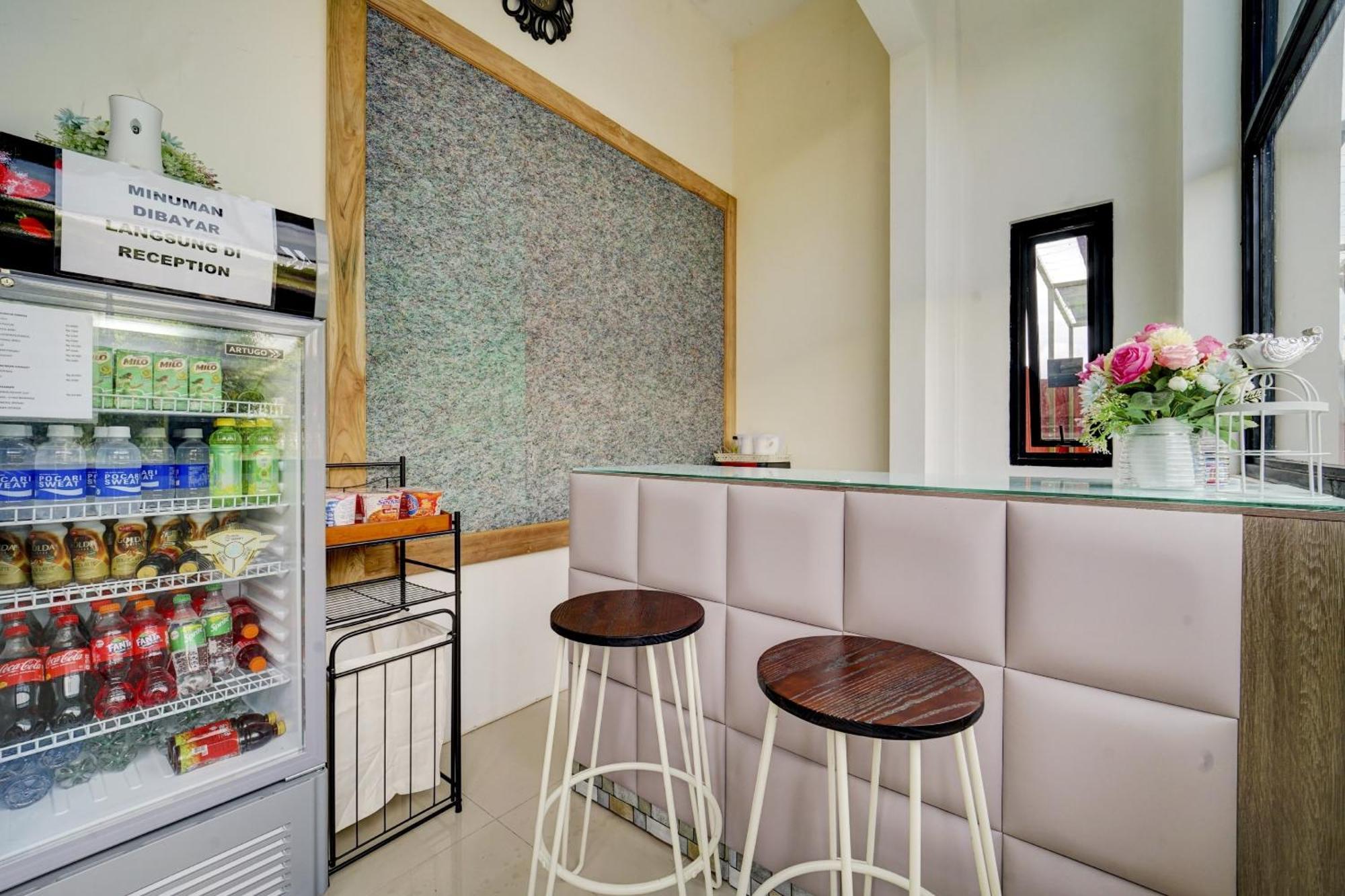 Super Oyo 90778 River Inn Malioboro Yogyakarta Eksteriør billede